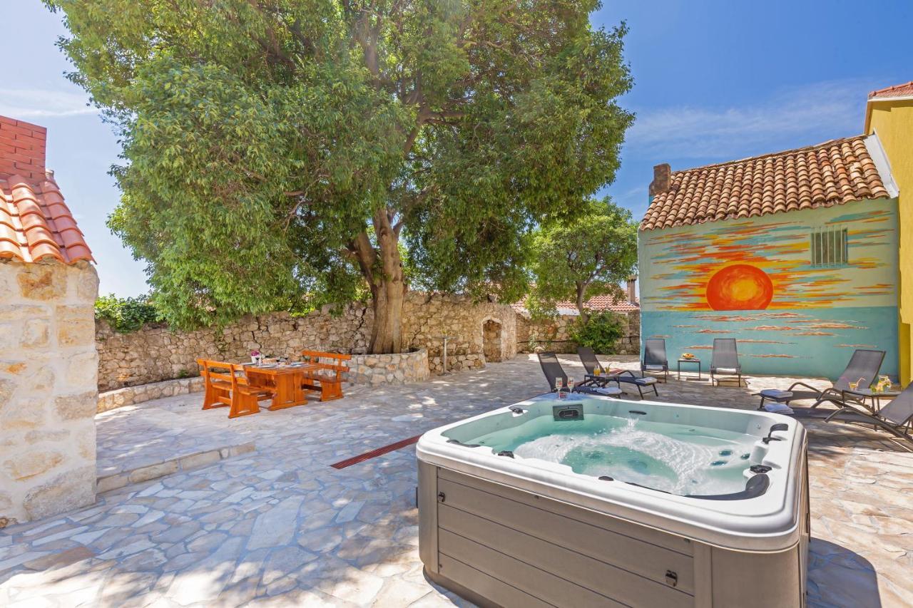מליני Holiday Home Ana'S Paradise מראה חיצוני תמונה