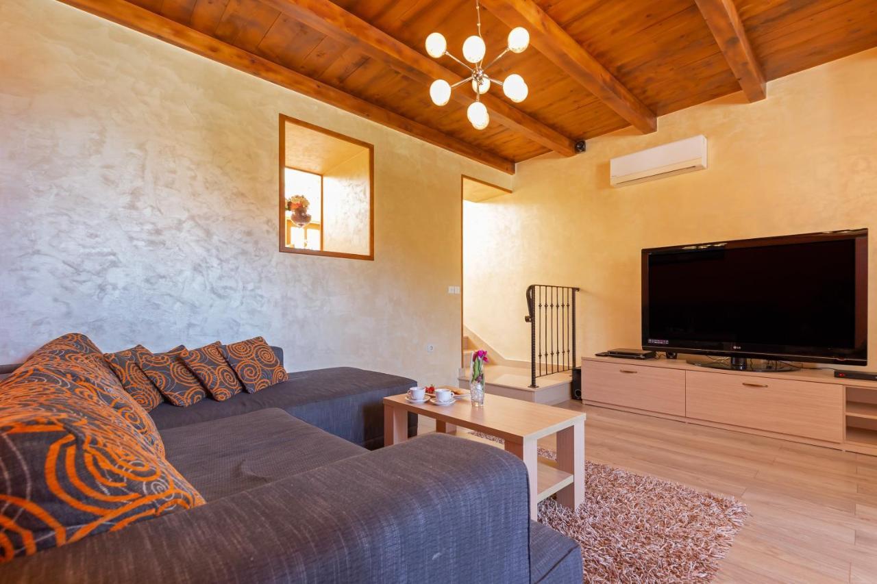 מליני Holiday Home Ana'S Paradise מראה חיצוני תמונה